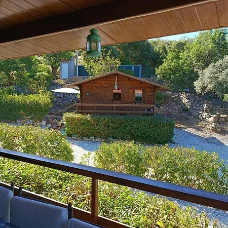 Tranquil Retreat With Shared Pool In Esti, Portugal شاليه إيستوا