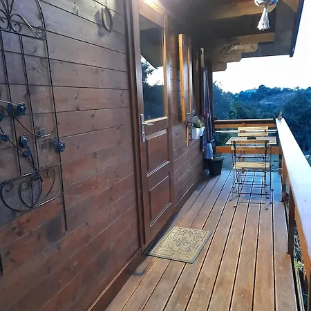 Tranquil Retreat With Shared Pool In Esti, Portugal شاليه