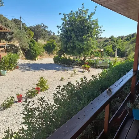 Tranquil Retreat With Shared Pool In Esti, Portugal إيستوا