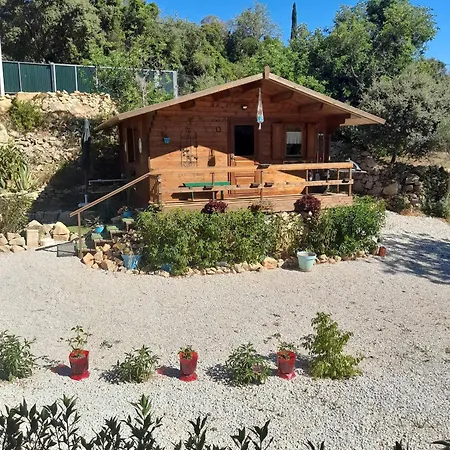 Tranquil Retreat With Shared Pool In Esti, Portugal شاليه *