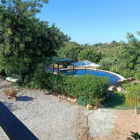شاليه Tranquil Retreat With Shared Pool In Esti, Portugal إيستوا