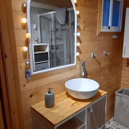 Tranquil Retreat With Shared Pool In Esti, Portugal شاليه إيستوا